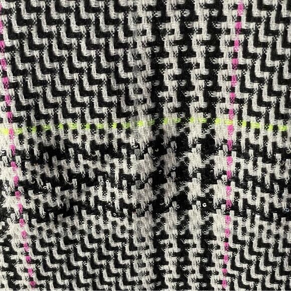 Steve Madden NWT Cream/Black/Yellow/Pink Houndstooth Sequin Frayed Blanket Scarf - Picture 4 of 10